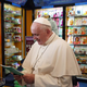 Illustration for article titled Pope Francis Kills 3 Hours Milling Around Atlanta Airport During Layover To D.C.
